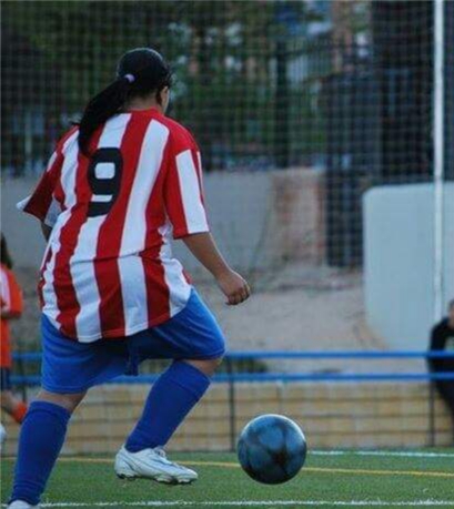 Raquel, entrenadora del Atlético Cañada: “El fútbol femenino necesitamos menos prejuicios y más apoyo”